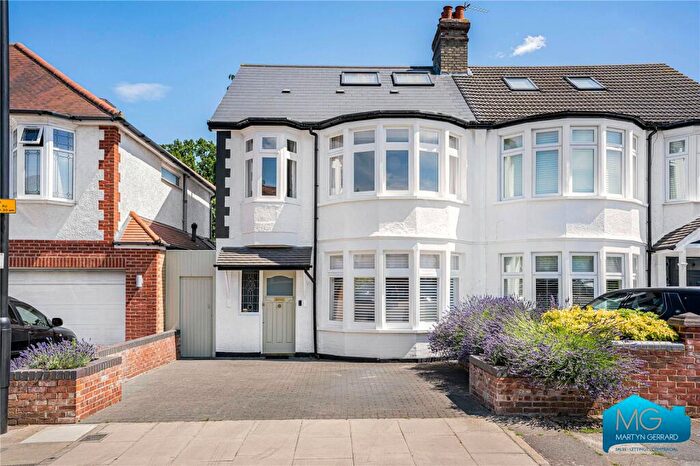 4 Bedroom Semi Detached House For Sale In Woodland Way, London, N21