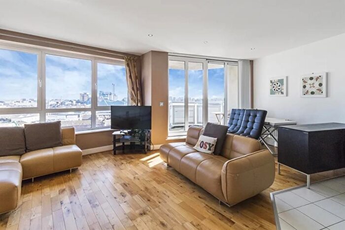 2 Bedroom Flat To Rent In Wards Wharf Approach, London, E16