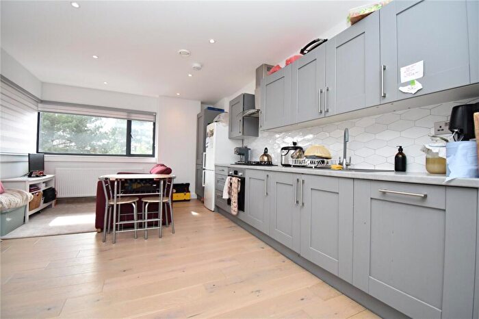 1 Bedroom Apartment To Rent In Emerald House, A London Road, Newbury, Berkshrie, RG14