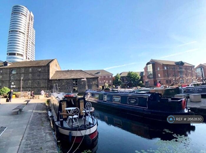 3 Bedroom Penthouse To Rent In Little Neville Street, Leeds, LS1