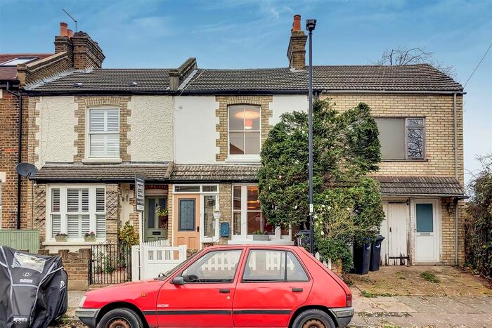 3 Bedroom Terraced House To Rent In Myrtle Grove, Enfield, EN2