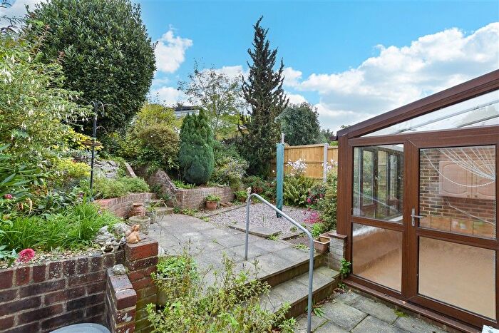 3 Bedroom Semi-detached House For Sale In Northfields, Maidstone, Kent, ME16