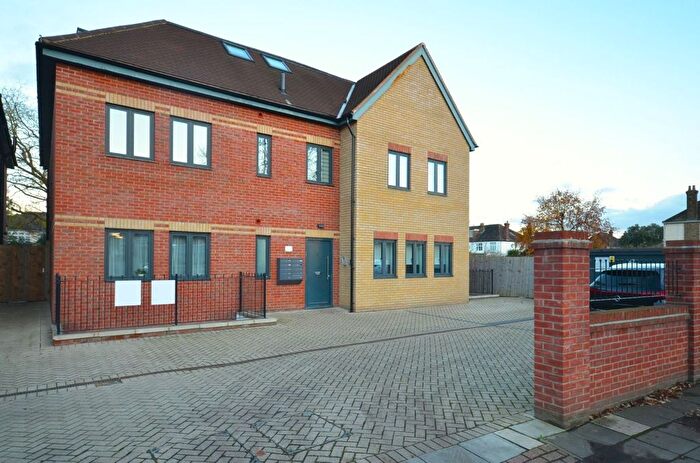 3 Bedroom Flat To Rent In Gunnersbury Avenue, London, W5