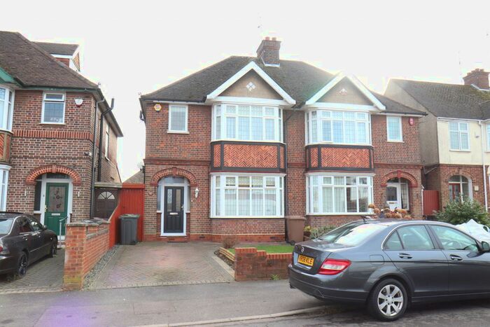 3 Bedroom Semi-Detached House To Rent In Graham Gardens, Luton LU3