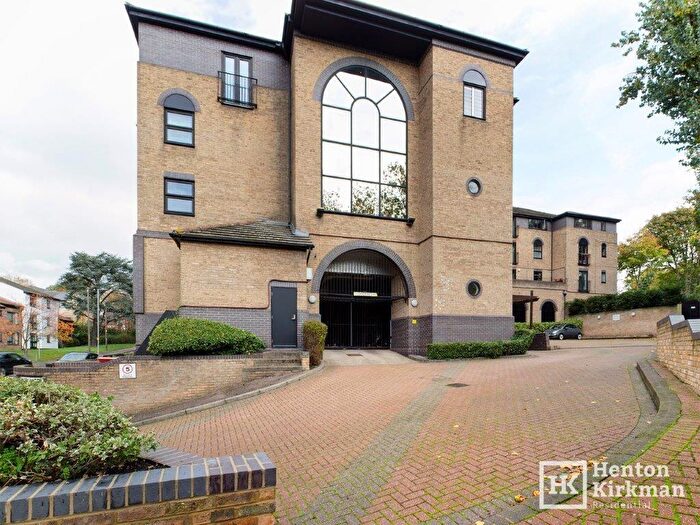 1 Bedroom Apartment For Sale In Stock Road, Billericay, Essex, CM12