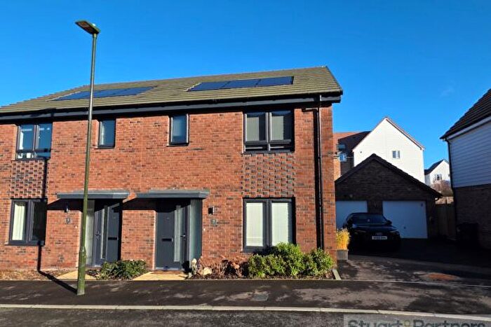 3 Bedroom Semi-detached House To Rent In Bridleside Hassocks, BN6