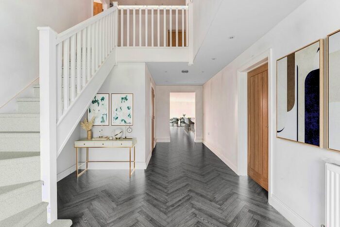5 Bedroom Detached House For Sale In Cranfield Park Road, Wickford, SS12