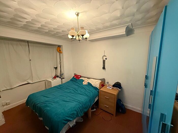 3 Bedroom Terraced House To Rent In Hampton Road, Ilford, Essex, IG1