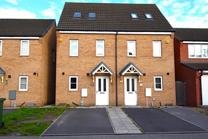 3 Bedroom Town House To Rent In Dunlin Drive, Scunthorpe, DN16
