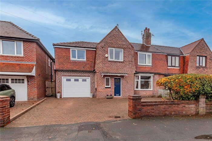 3 Bedroom Semi-Detached House For Sale In Woodtop Avenue, Bamford, Rochdale, OL11