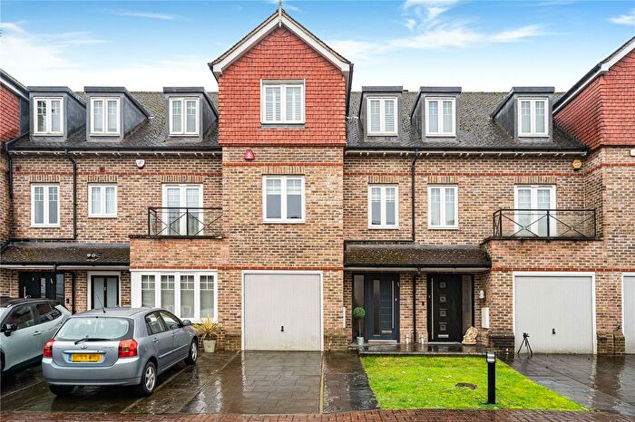 4 Bedroom Terraced House For Sale In Highbridge Close, Radlett, Hertfordshire, WD7