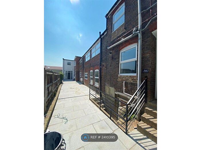 3 Bedroom Flat To Rent In Clarendon Road, Luton, LU2