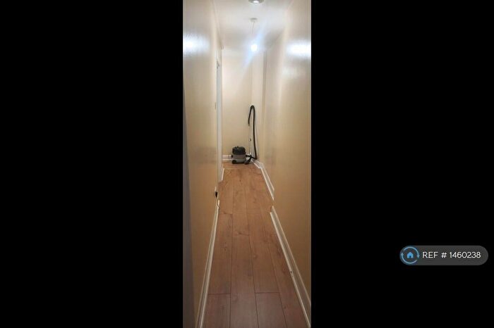 2 Bedroom Flat To Rent In Park Road, London, NW10