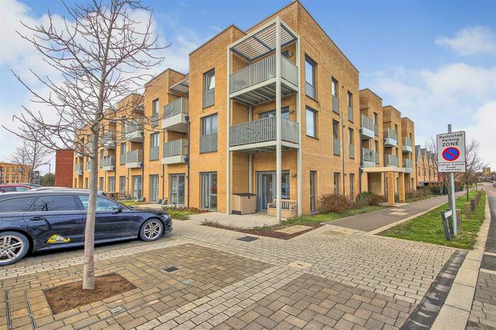 2 Bedroom Flat To Rent In Berwick Place, Trumpington, Cambridge, CB2