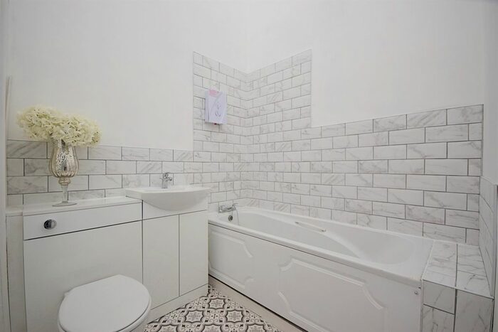 2 Bedroom Flat To Rent In Arundel Avenue, Hazel Grove, Stockport, SK7