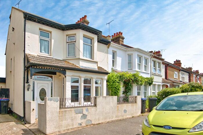 4 Bedroom End Of Terrace House For Sale In Richmond Avenue, Shoeburyness, Southend-on-Sea, Essex, SS3