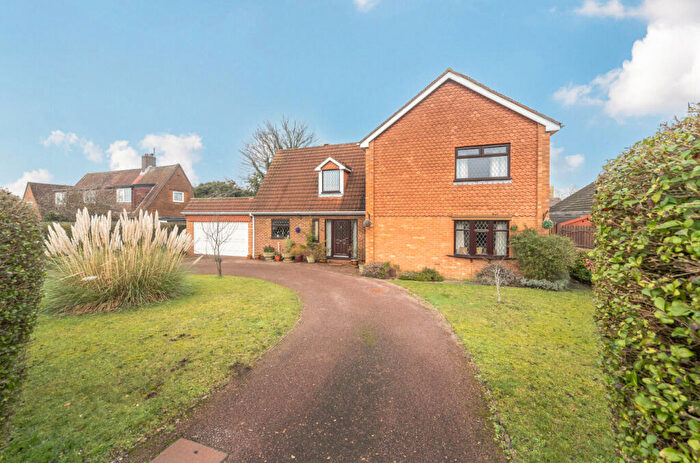 4 Bedroom Detached House For Sale In Lockhart Close, Dunstable, Bedfordshire, LU6