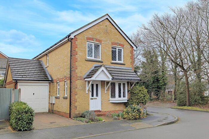 3 Bedroom Detached House To Rent In Knaphill, Woking, GU21