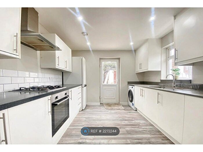 5 Bedroom Semi-Detached House To Rent In Bryony Close, Uxbridge, UB8