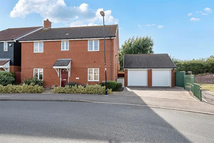 4 Bedroom Detached House For Sale In Navigation Drive, Yapton, BN18