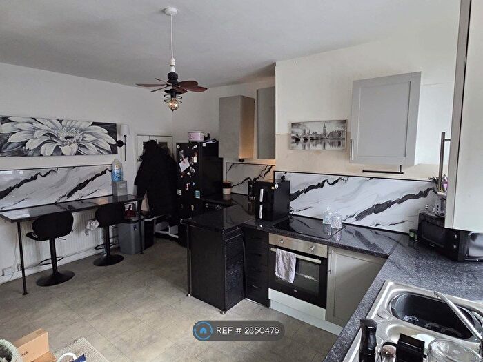 4 Bedroom Terraced House To Rent In Queens Rd, Halifax, HX1