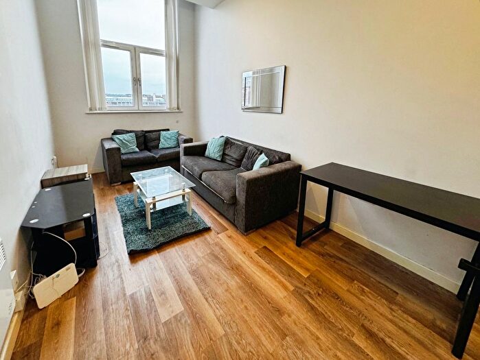 2 Bedroom Flat To Rent In Tate House, - New York Road, Leeds, West Yorkshire, LS2