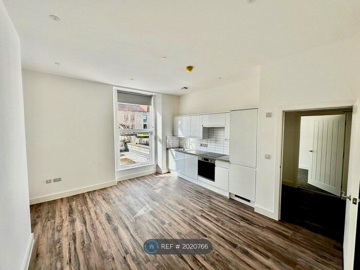 2 Bedroom Flat To Rent In Cotham Hill, Bristol, BS6