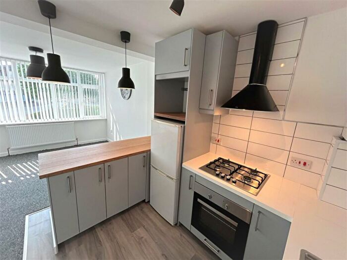 2 Bedroom Flat To Rent In Birmingham Road, Rowley Regis, West Midlands, B65