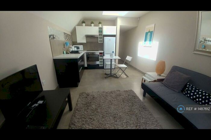 1 Bedroom Flat To Rent In Millway, London, NW7