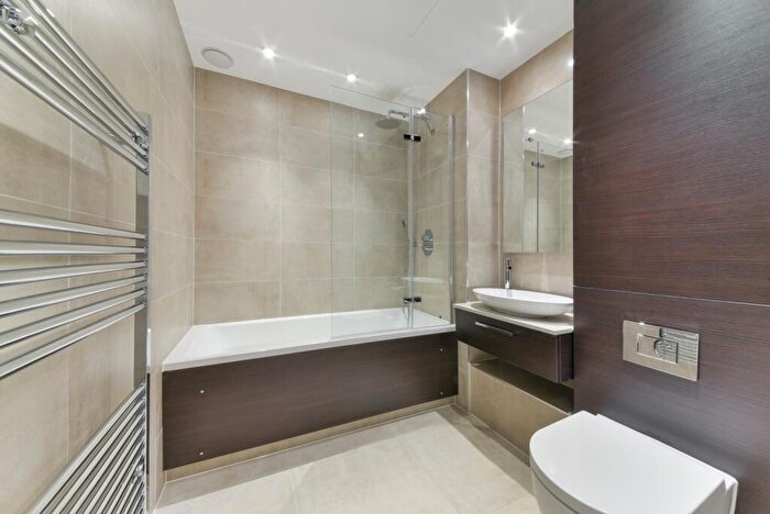 1 Bedroom Flat To Rent In City North Place, Finsbury Park, London, N4