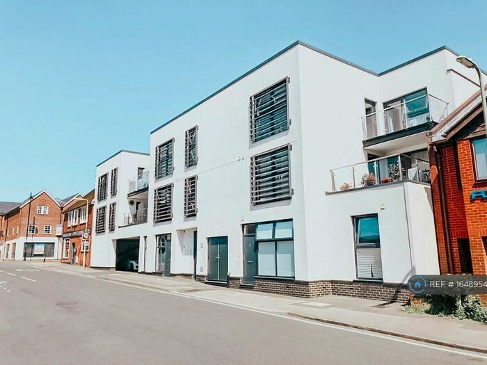 2 Bedroom Flat To Rent In Church Road, Fleet, GU51