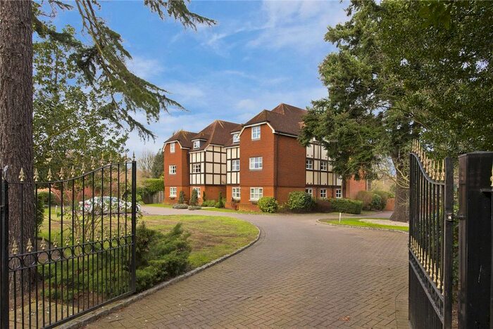 3 Bedroom Flat To Rent In Cedar Lodge, Wey Road, Weybridge, Surrey, KT13