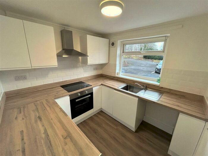 Flat To Rent In Flat Beechwood Court, Halesowen Road, Cradley Heath, B64