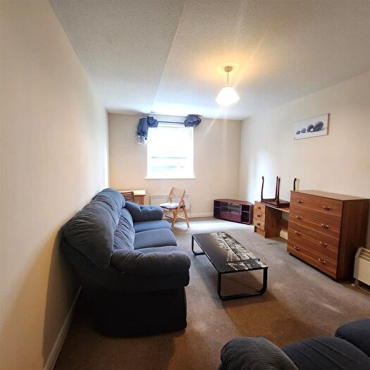 2 Bedroom Flat To Rent In Hathersage Road, Manchester, M13