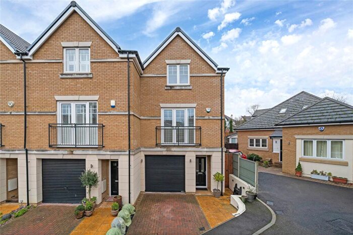 3 Bedroom End Of Terrace House For Sale In Kepplestone Mews, Beckenham, BR3
