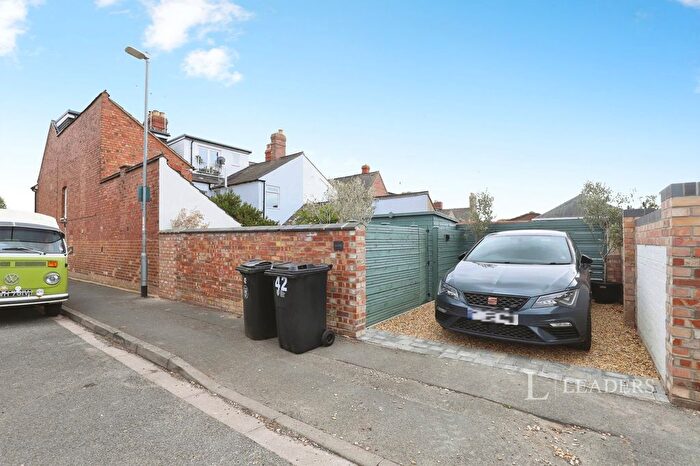 4 Bedroom Semi-detached House To Rent In Kings Road, Stamford, Lincolnshire, PE9