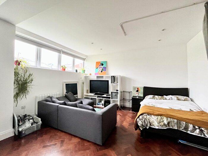 Studio To Rent In Florentia House, Vale Road, N4