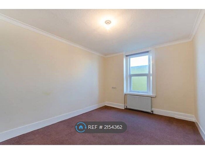 2 Bedroom Flat To Rent In Bensham Manor Road, Thornton Heath, CR7