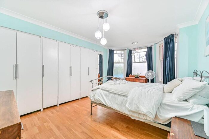 1 Bedroom Flat To Rent In Burnley Road, Dollis Hill, London, NW10