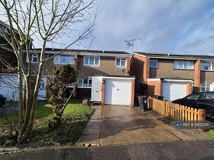 3 Bedroom Semi Detached House To Rent In Devitt Close, Reading, RG2