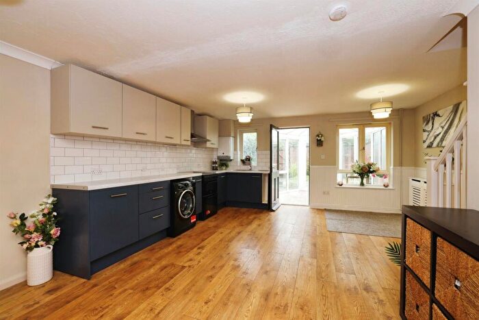 3 Bedroom End Of Terrace House For Sale In New Road, Calne, SN11