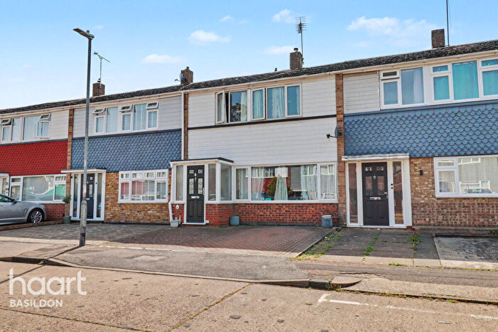 3 Bedroom Terraced House For Sale In Great Knightleys, Basildon, SS15