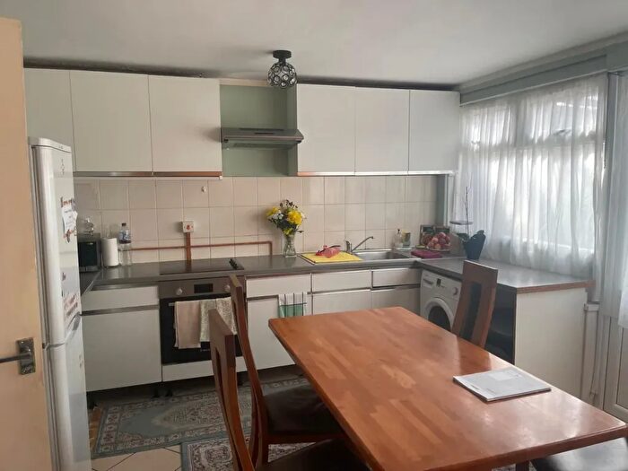 4 Bedroom Terraced House To Rent In Dessouter, Little Strand, London, NW9