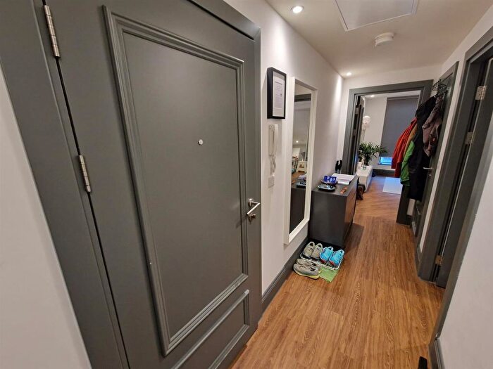 1 Bedroom Flat To Rent In Great Minster House, Horsforth, LS18