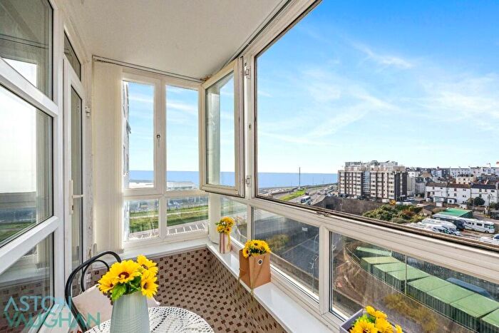 3 Bedroom Apartment For Sale In Marine Drive, Brighton, BN2