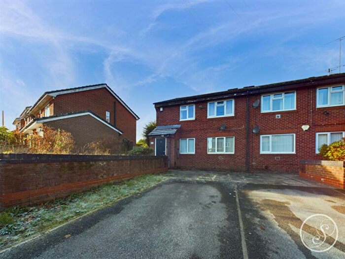 2 Bedroom Flat To Rent In Kingfisher Way, Leeds, LS17