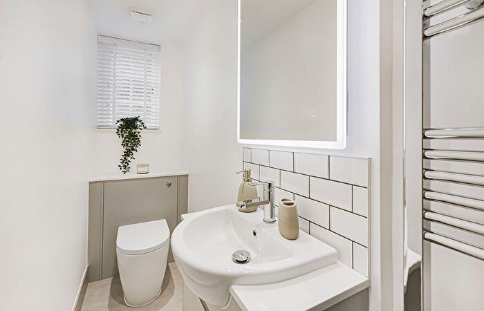 2 Bedroom Flat To Rent In Stafford Court, High Street Kensington, London, W8
