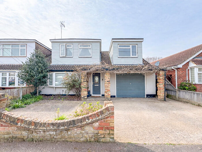 4 Bedroom Chalet For Sale In Parklands, Rochford, SS4