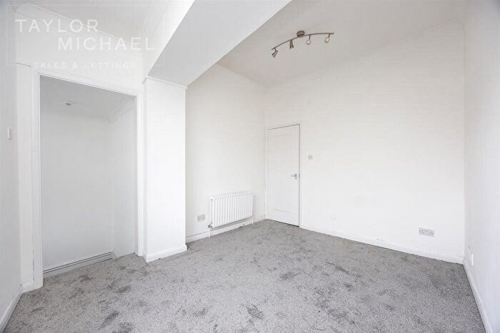 Flat To Rent In Pavilion Parade, Brighton, BN2
