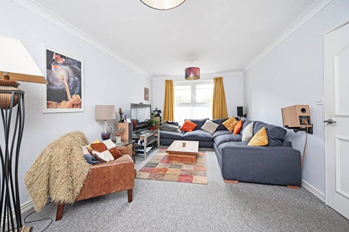 2 Bedroom Flat For Sale In Hackney Road, Shoreditch, London, E2